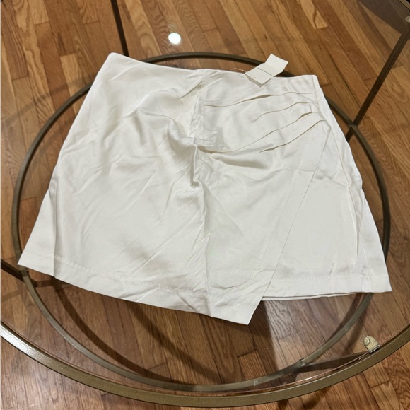 abercrombie and fitch satin draped mini skort in white - Picture 6 of 9